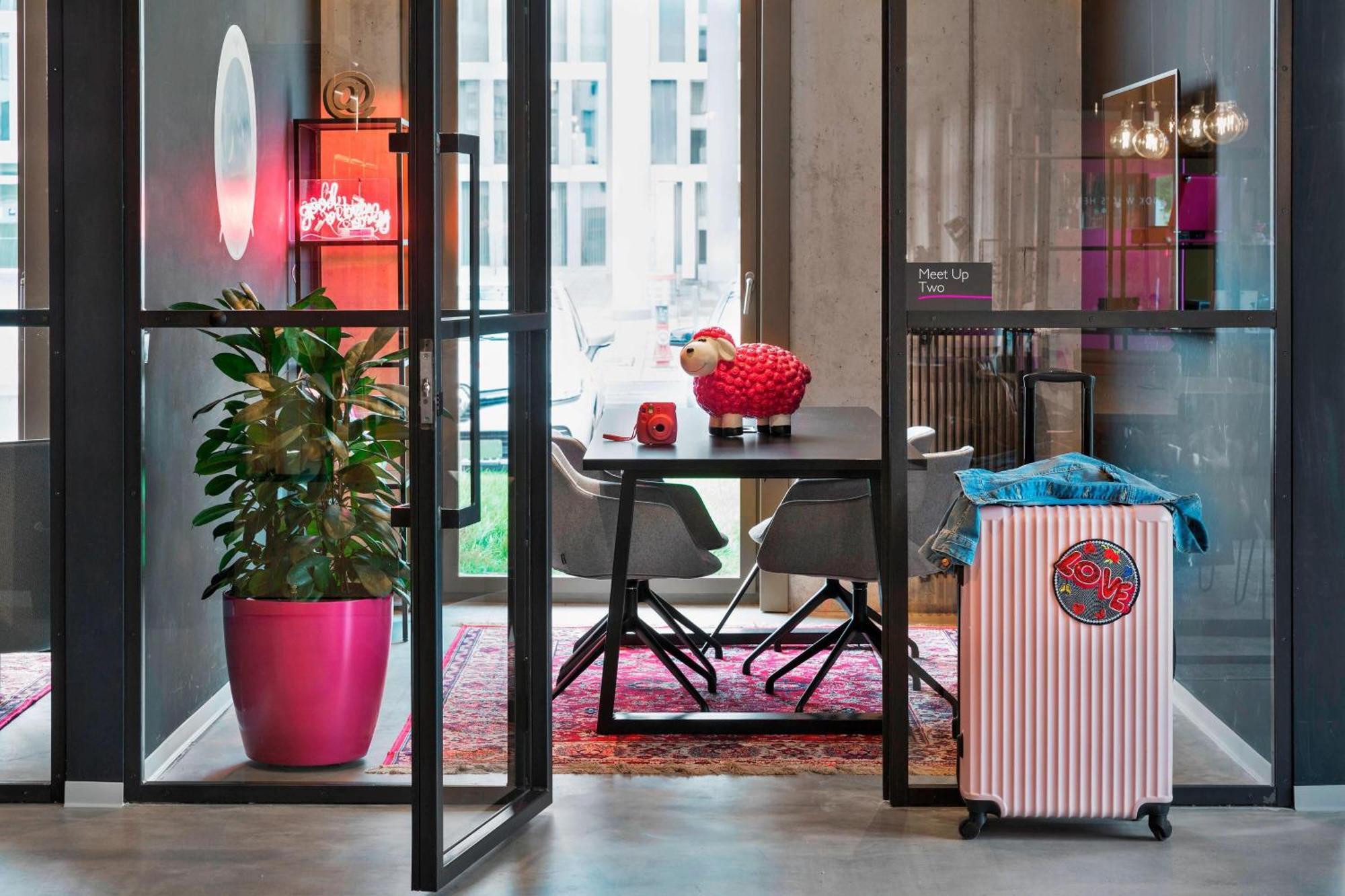Moxy Darmstadt Extérieur photo